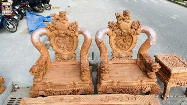 Bộ Bàn Ghế Hoàng Gia Nguyên Khối Tay Cong Vip Chân 22 - Gỗ Hương Đá