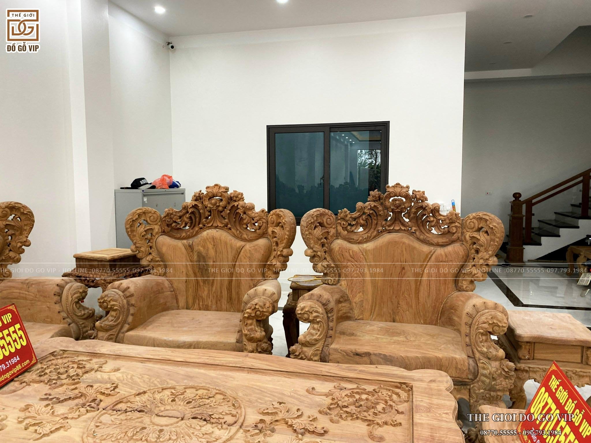 Bộ Bàn Ghế Hoàng Gia Nguyên Khối Tay Cong Vip Chân 22 - Gỗ Hương Đá