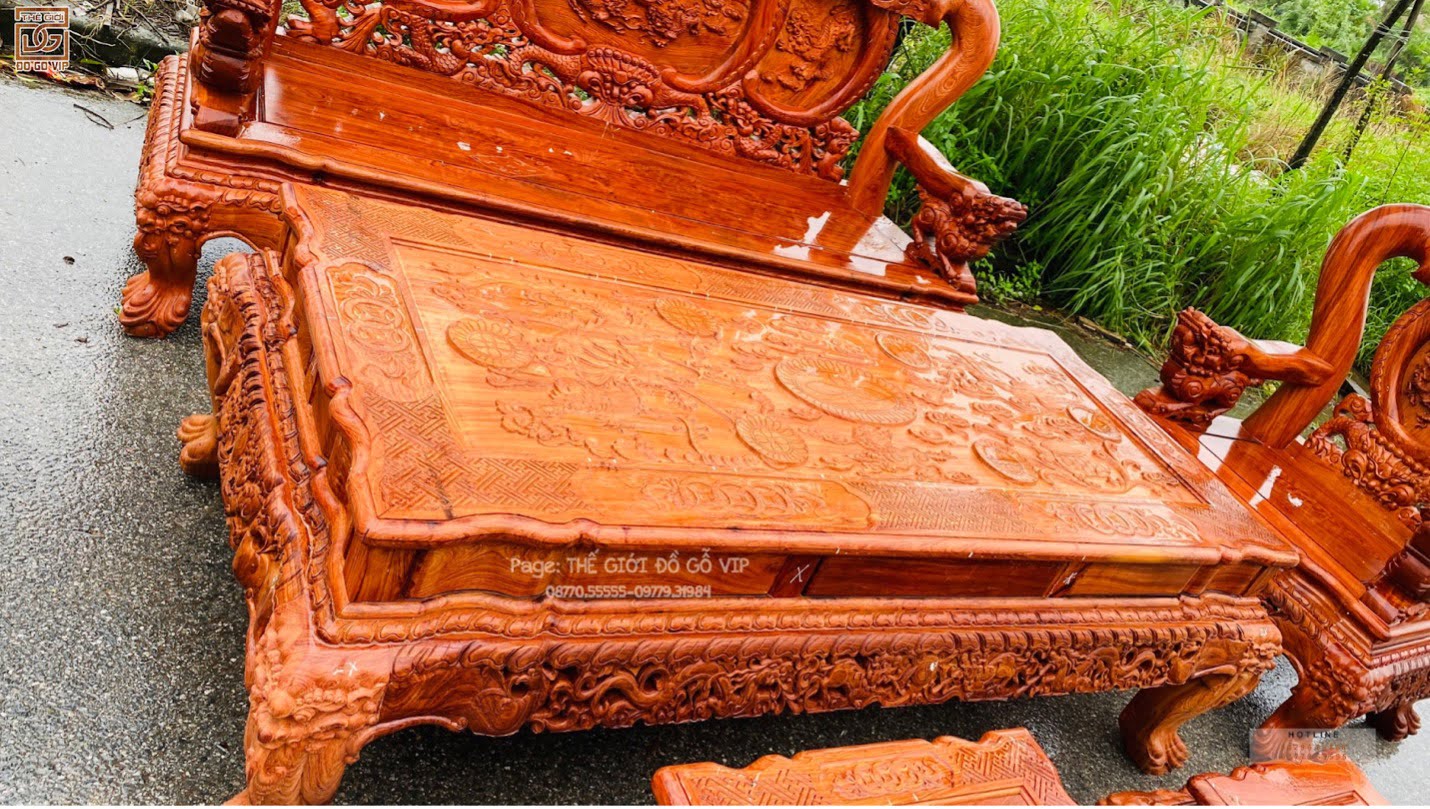 Bàn của bộ Nghê bảo đỉnh gỗ hương đá cột 14 chân 14 được chạm khắc tỉ mỉ