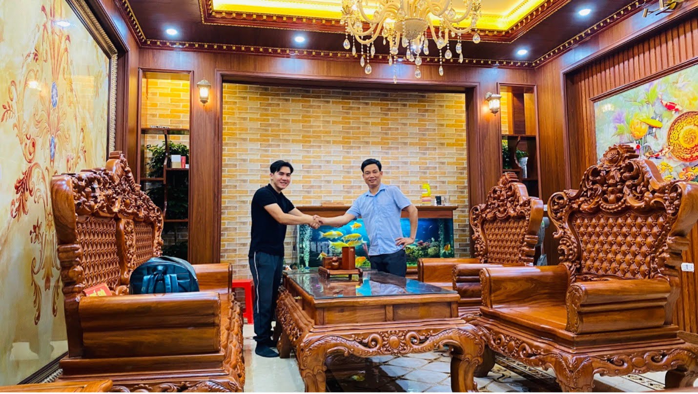 Bộ hoàng gia hoa hồng vách long gỗ hương đá (bộ nhỏ)
