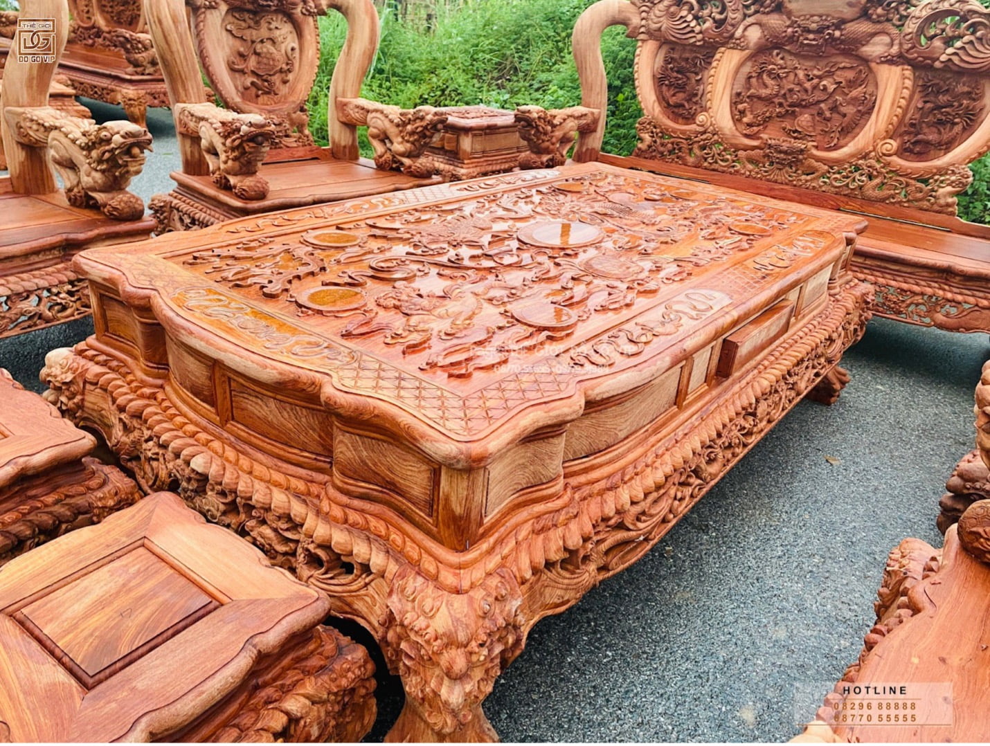 Mặt bàn ấn tượng của bộ Nghê hoàng đế - Nghê bảo đỉnh cột 14 chân 16
