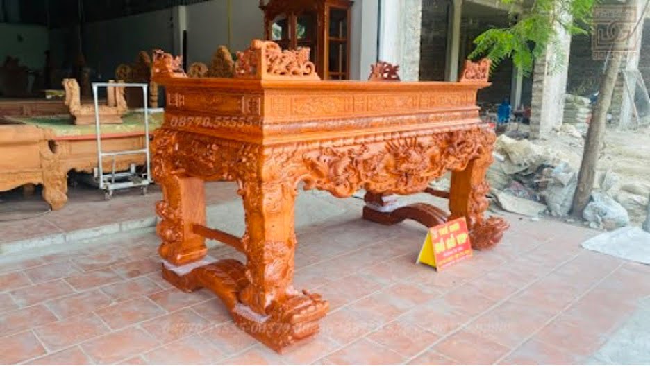 Sập thờ gỗ hương đá Song long Chầu nguyệt có tính thẩm mỹ cao