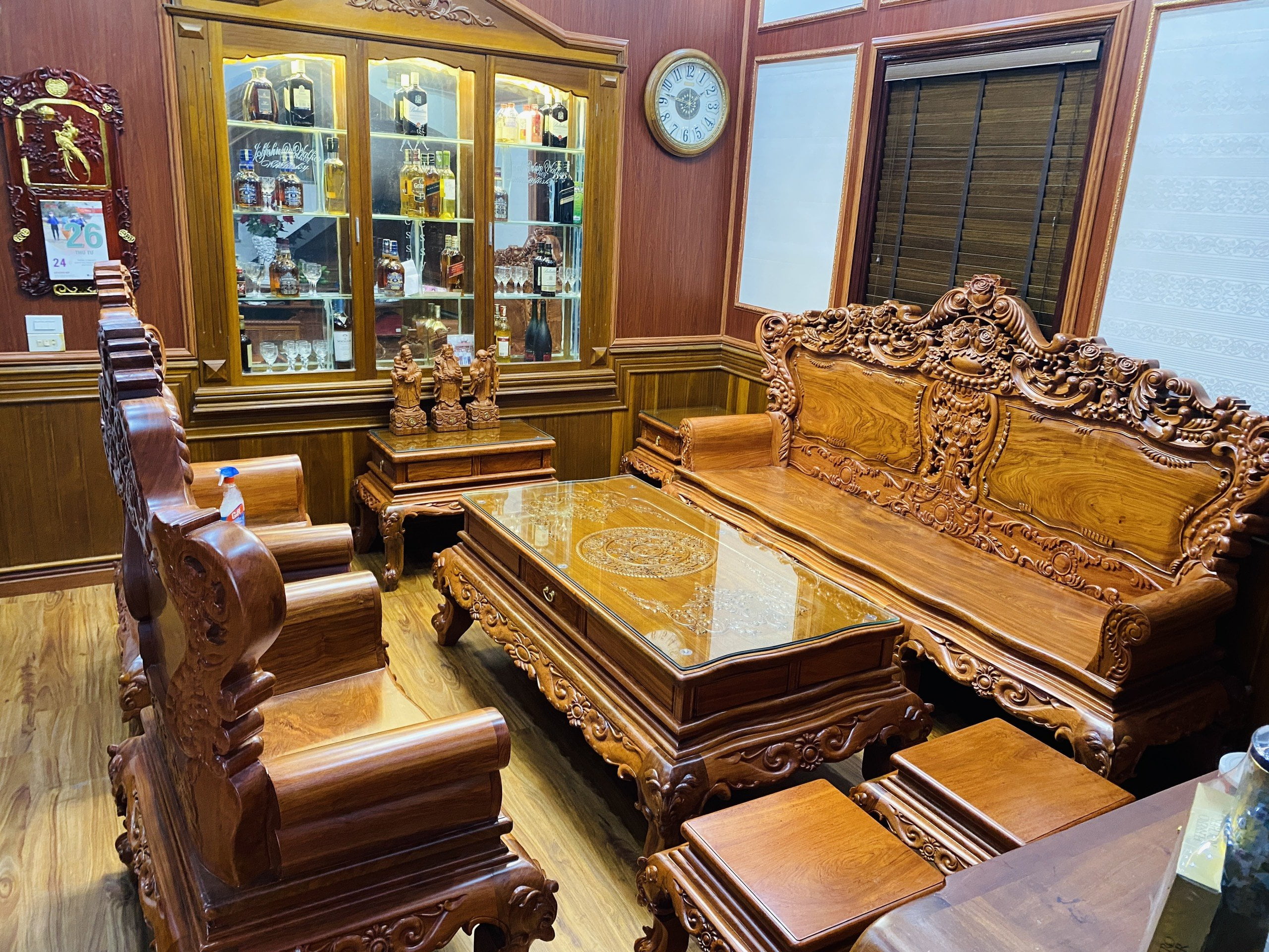 Bộ Bàn Ghế Hoa Hồng Louis Mặt Tràn Gỗ Hương Đá- 6 Món