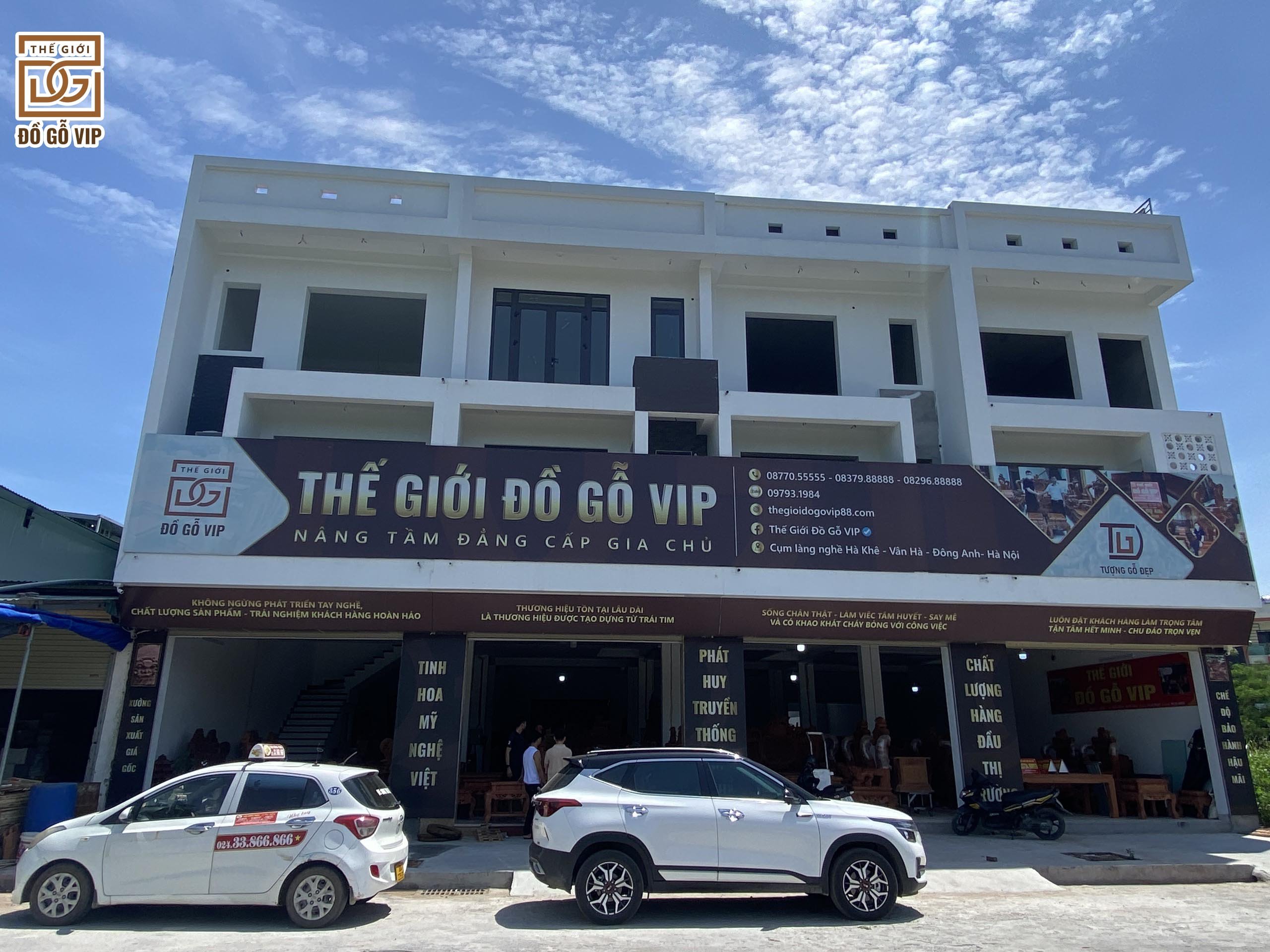 Đang vào các bước hoàn thiện cuối cùng cho những bộ bàn ghế trước khi về với chủ mới