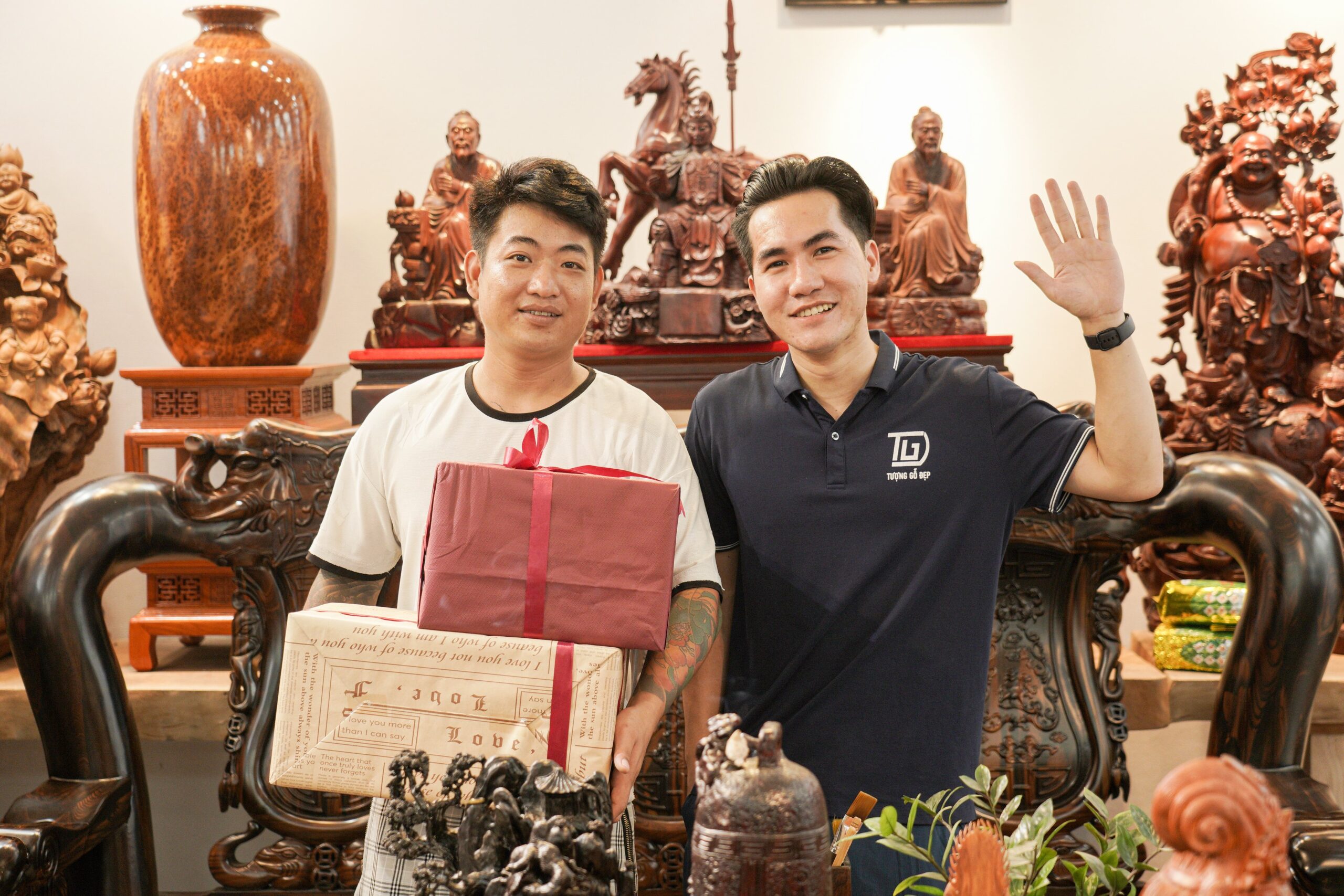[22/6] CHỐT COMBO BỘ BÀN GHẾ + SẬP THỜ + KỆ TIVI CHO A TRAI SÓC SƠN