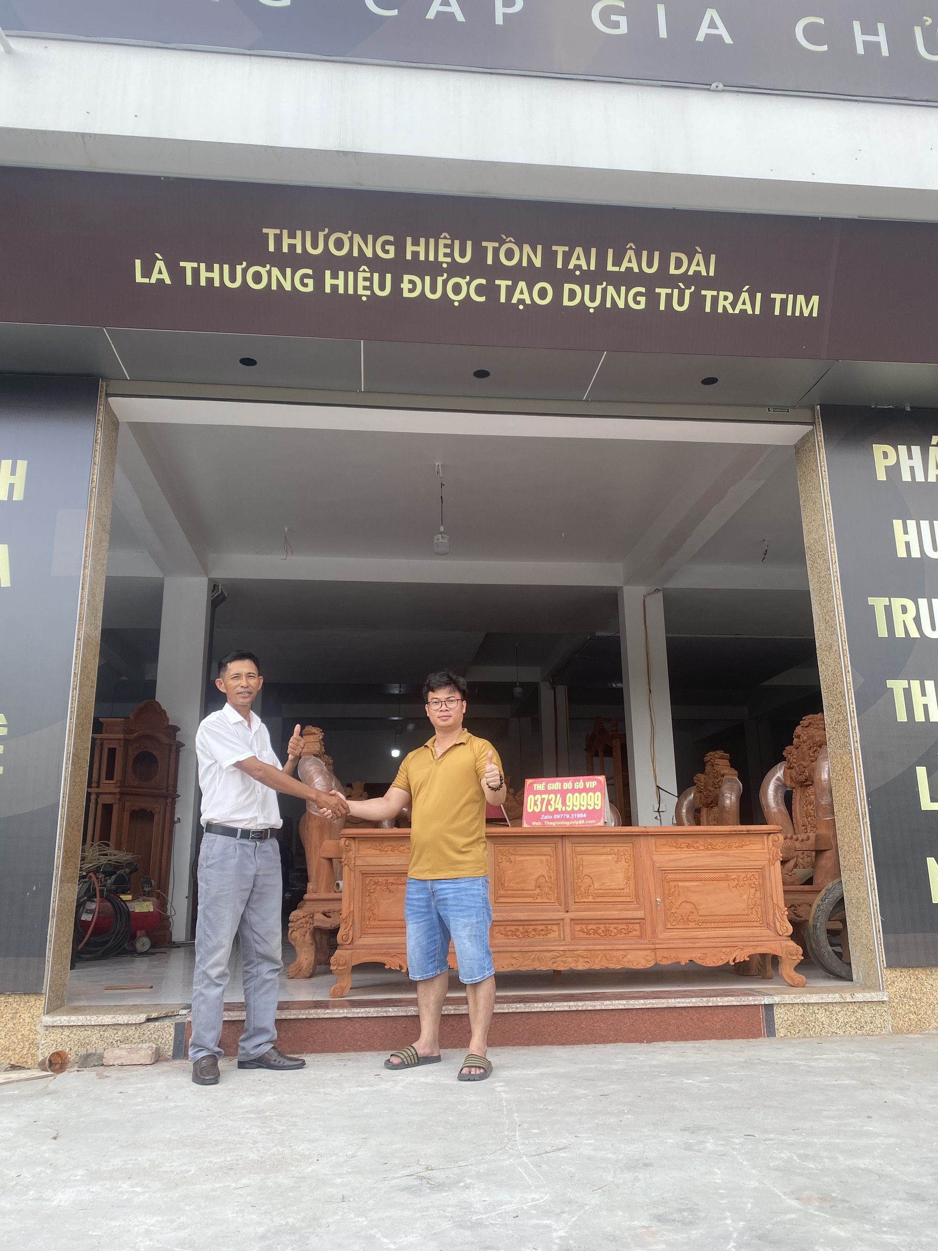 [12/9] CHỐT BỘ BÀN GHẾ HOÀNG GIA CHO KHÁCH Ở QUẢNG NINH