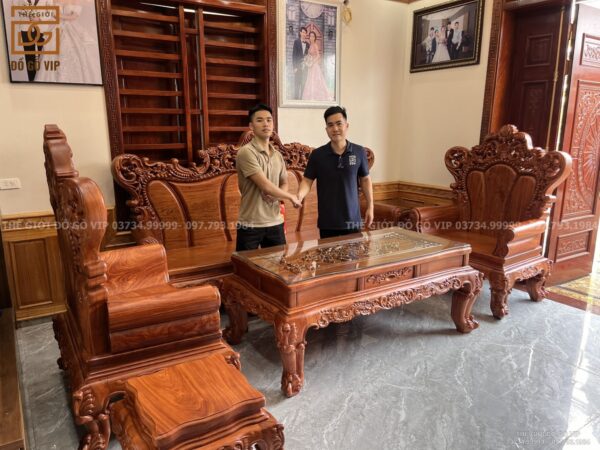 Bộ Sản Phẩm Bàn Ghế Hoàng Gia Hoa Hồng: Sự Hòa Quyện Tinh Tế Của Vẻ Đẹp Và Đẳng Cấp