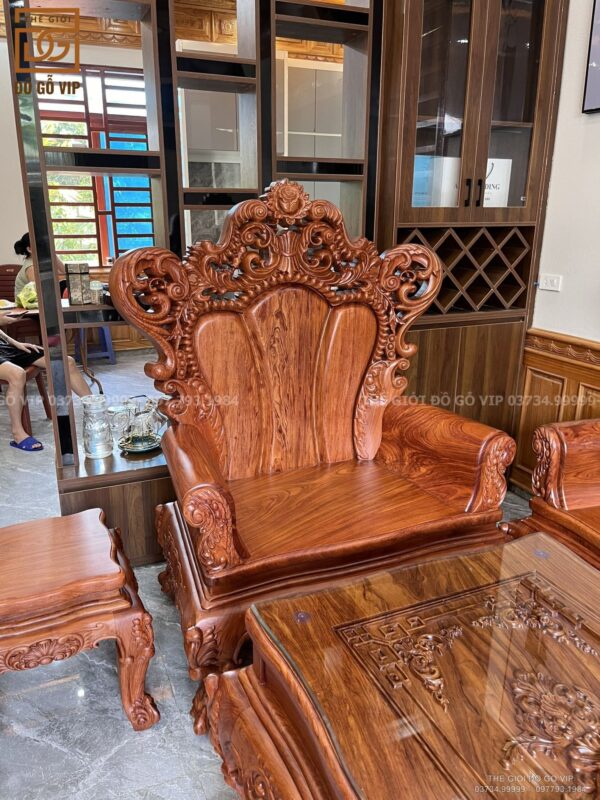 Bộ Sản Phẩm Bàn Ghế Hoàng Gia Hoa Hồng: Sự Hòa Quyện Tinh Tế Của Vẻ Đẹp Và Đẳng Cấp