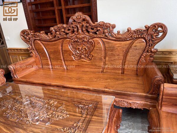 Bộ Sản Phẩm Bàn Ghế Hoàng Gia Hoa Hồng: Sự Hòa Quyện Tinh Tế Của Vẻ Đẹp Và Đẳng Cấp