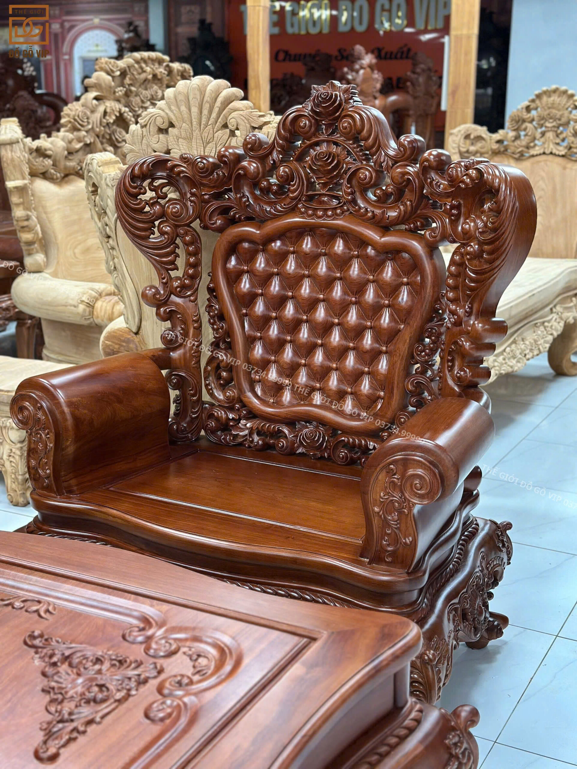 Hoàng Gia Hoa Hồng Gỗ Hương Đá