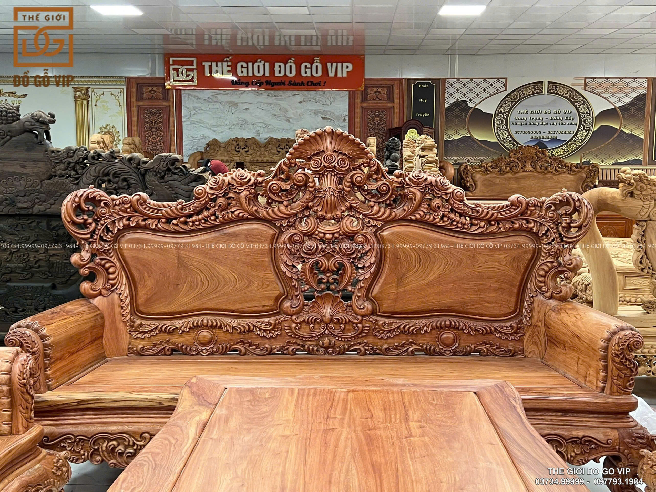 Hoàng Gia Hoa Hồng Lồng Ván Hương Đá 10 Món