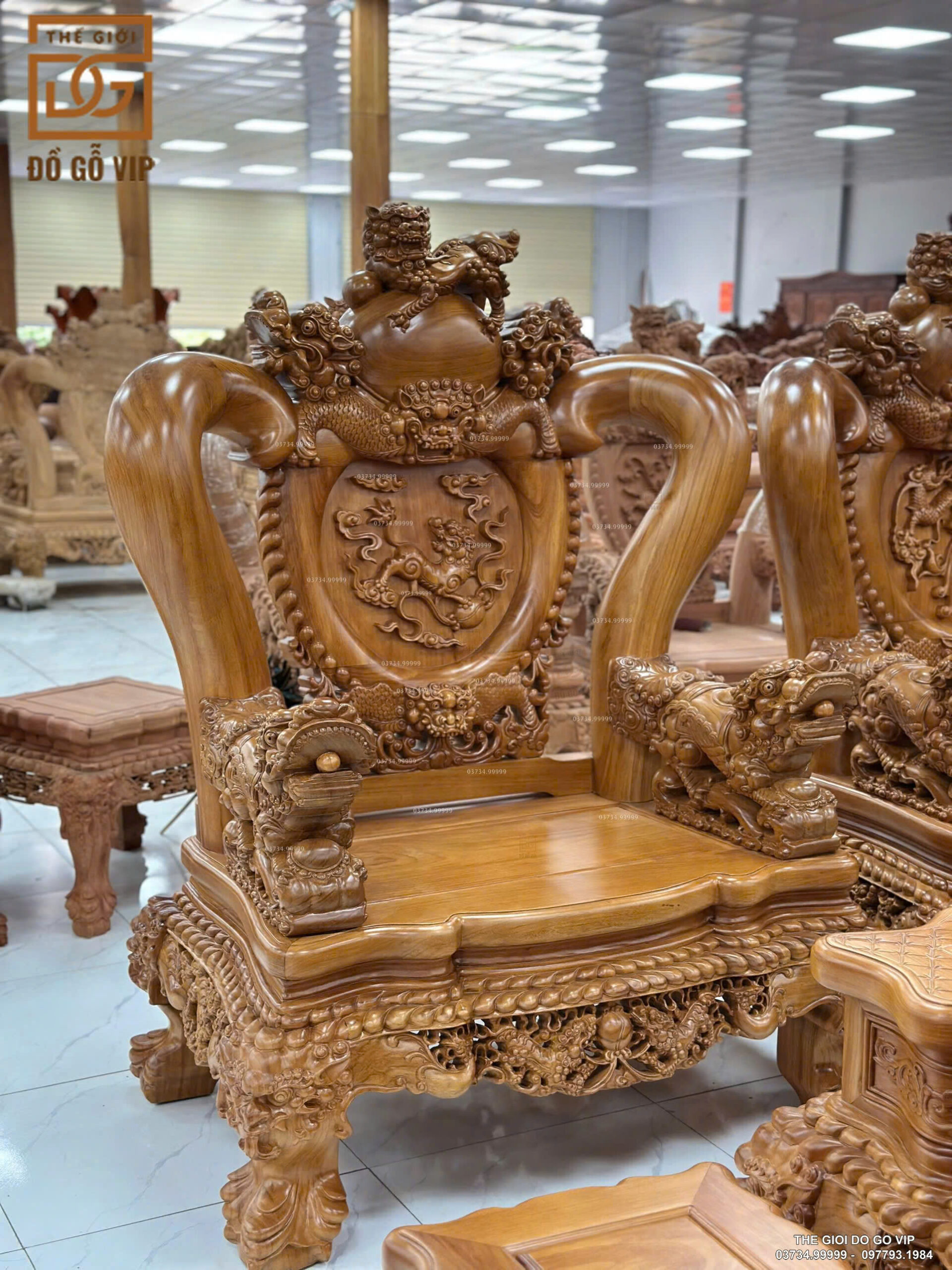 Nghê Hoàng Đế Cột 16 Chân 18 Gỗ Gõ 10 Món